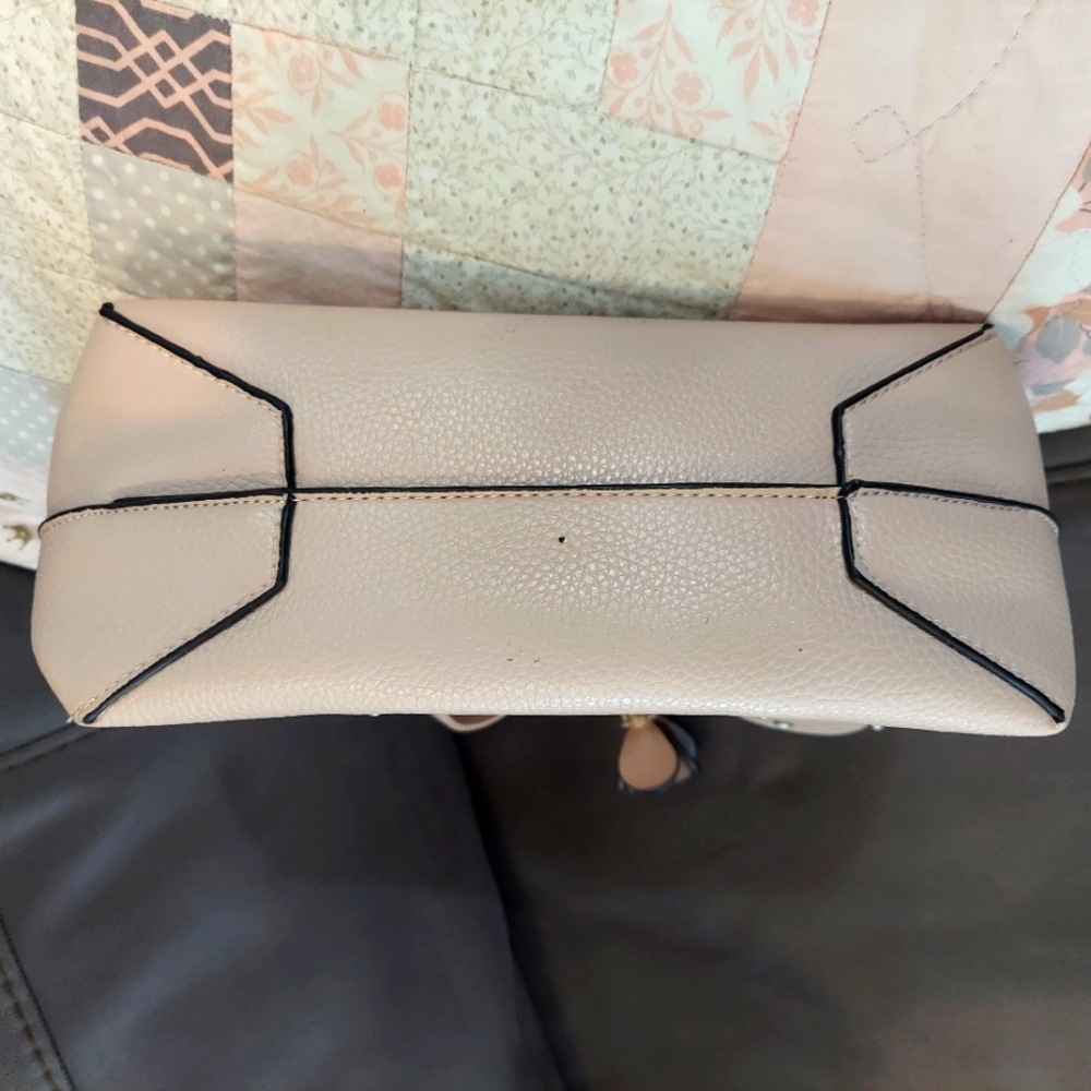 Pink shoulder strap pocket book pearl and sequin front rose petal closure Bag - Picture 13 of 14